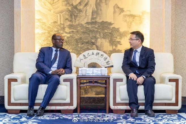 林晓华会见巴西足球协会国际部主任维森特-坎迪多 林晓华会见巴西足球协会国际部主任维森特-坎迪多